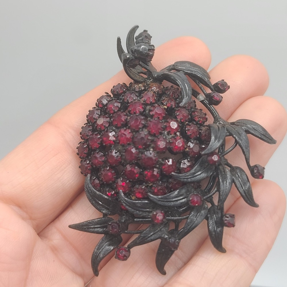 Vintage Vendome Brooch Red Berry Japanned Signed‎